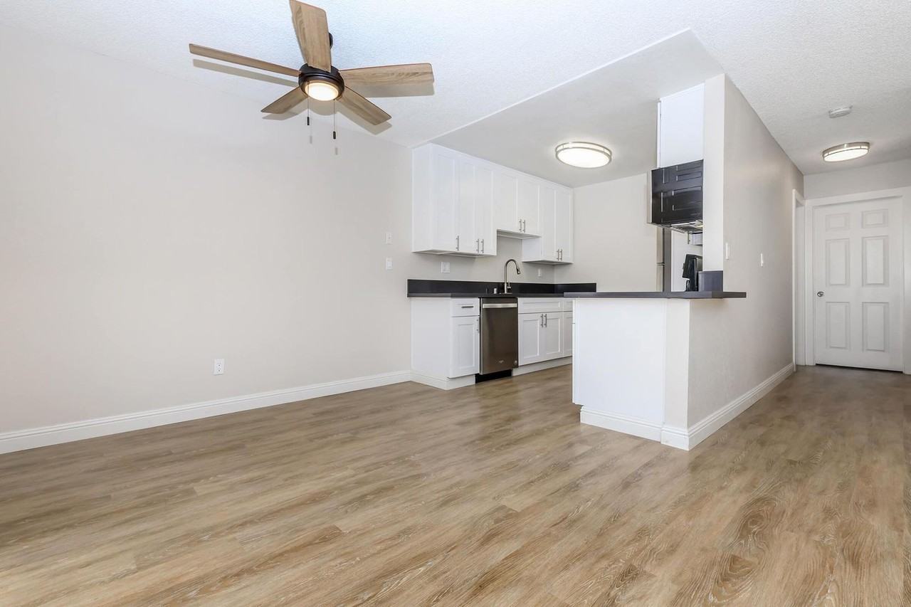 Hollister Creek Apartments - Photo 4 of 30