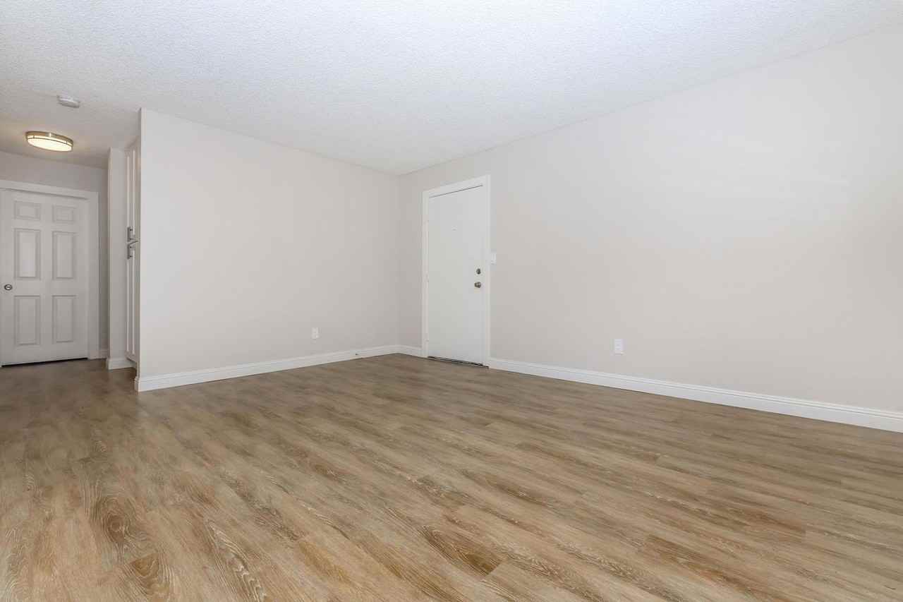 Hollister Creek Apartments - Photo 5 of 30