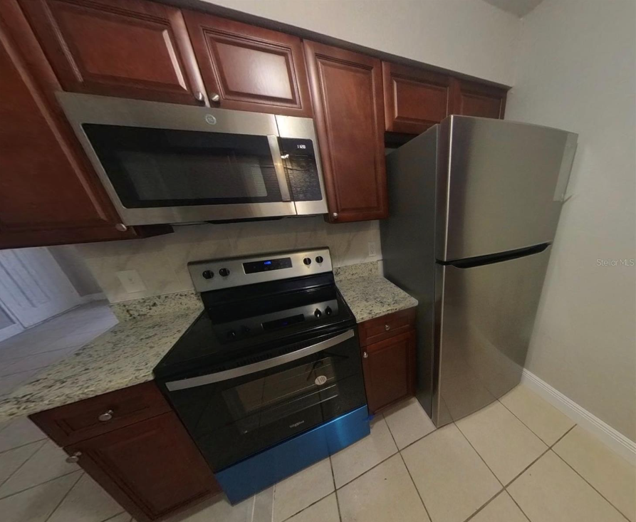 210 N Lone Oak Dr - Photo 2 of 8