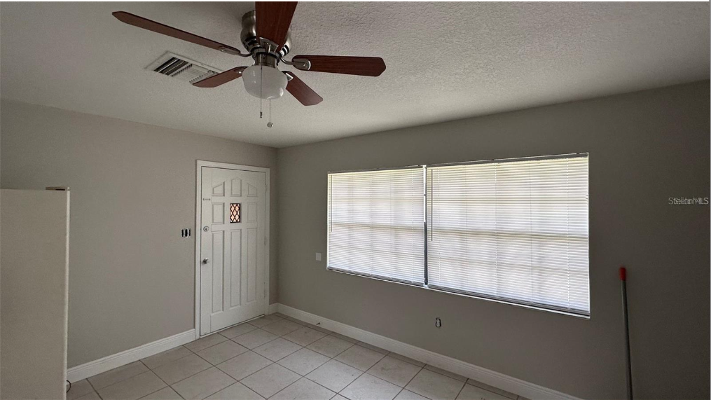 210 N Lone Oak Dr - Photo 3 of 8