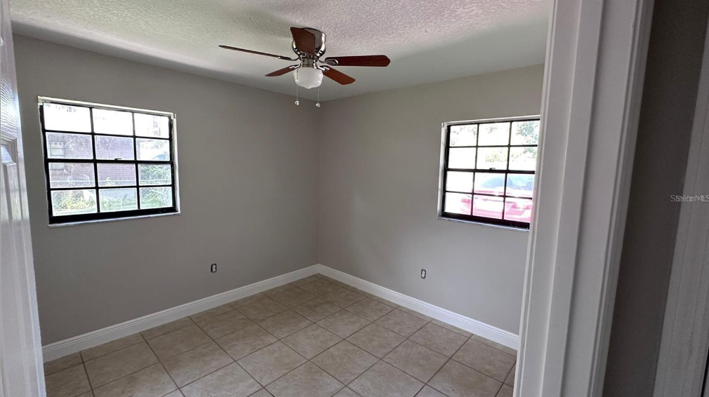 210 N Lone Oak Dr - Photo 4 of 8