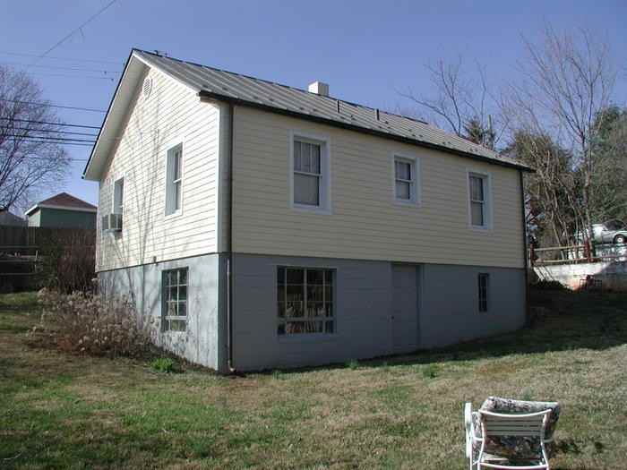 1304 Avon St - Photo 4 of 13