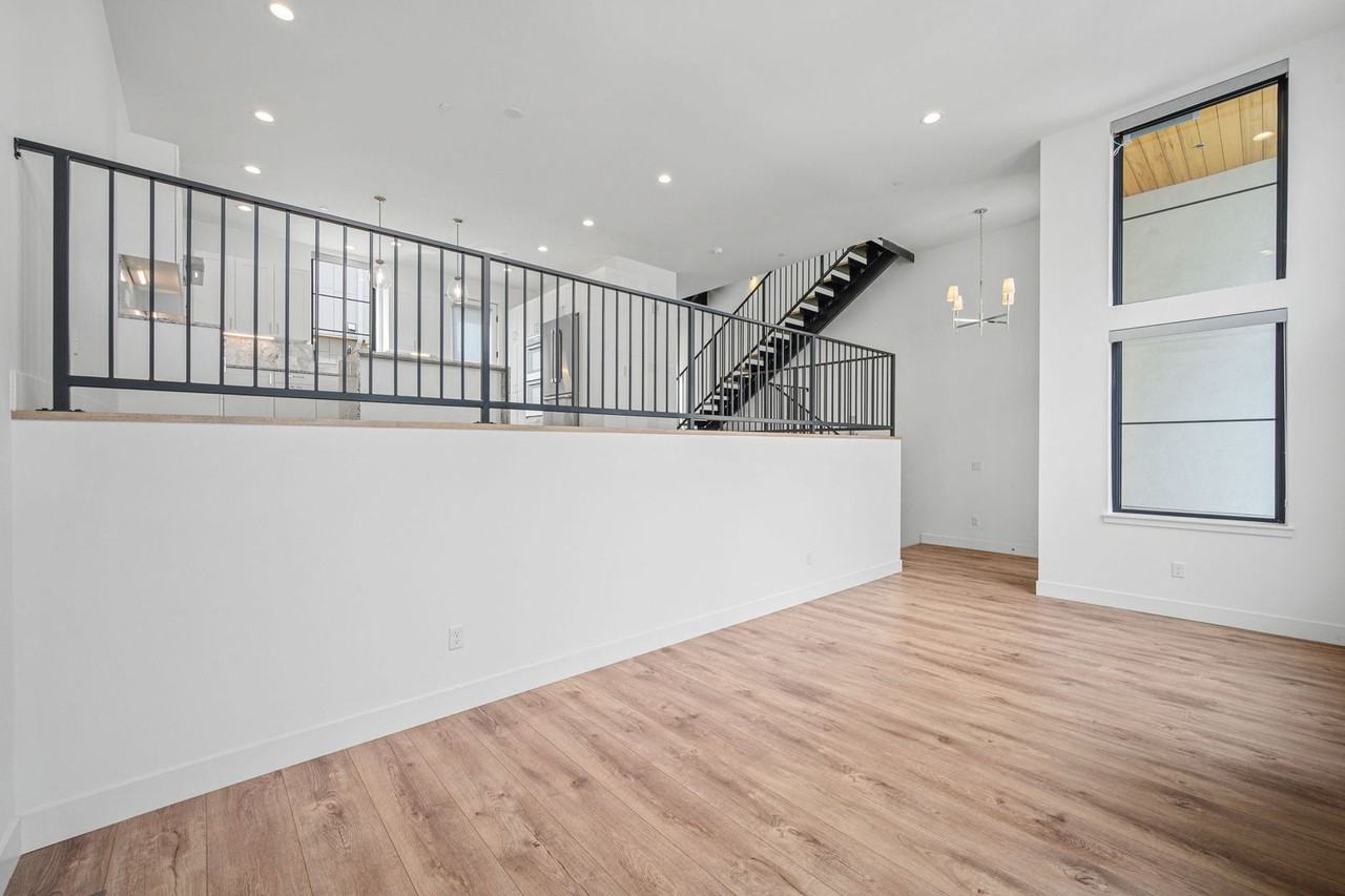818 Ash St - Photo 5 of 38