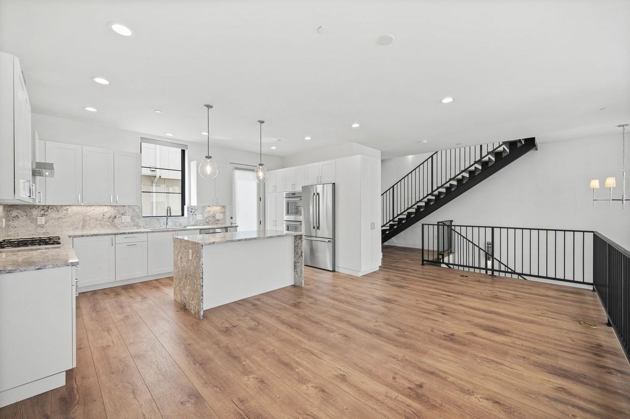 818 Ash St - Photo 7 of 38