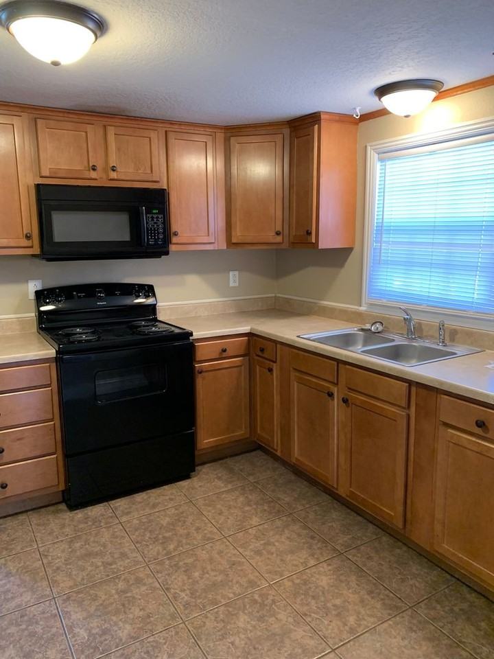 1410 Iowa Ave - Photo 5 of 18