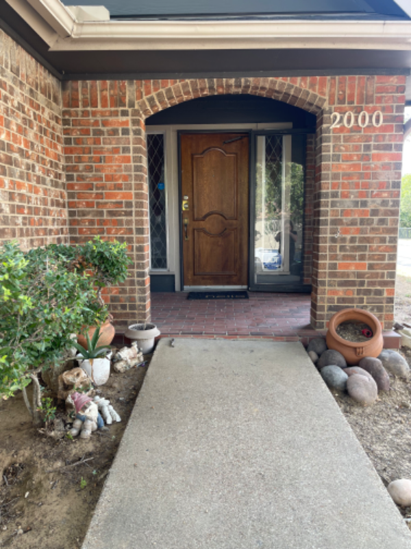 2000 Valleywood Dr - Photo 2 of 17
