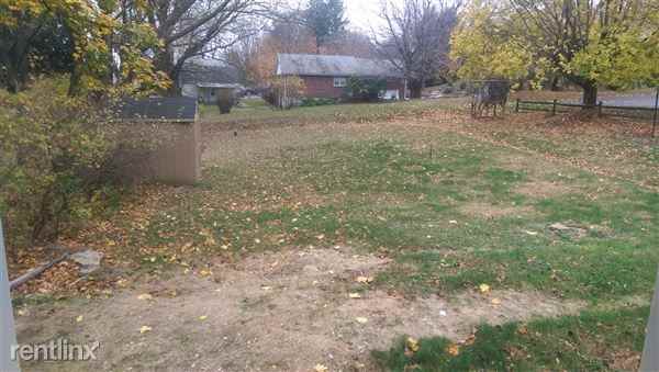 221 Oak St - Photo 3 of 11