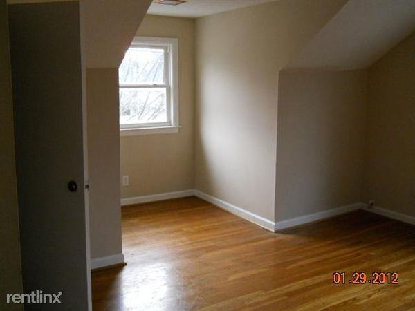 829 Darley Dr - Photo 3 of 10