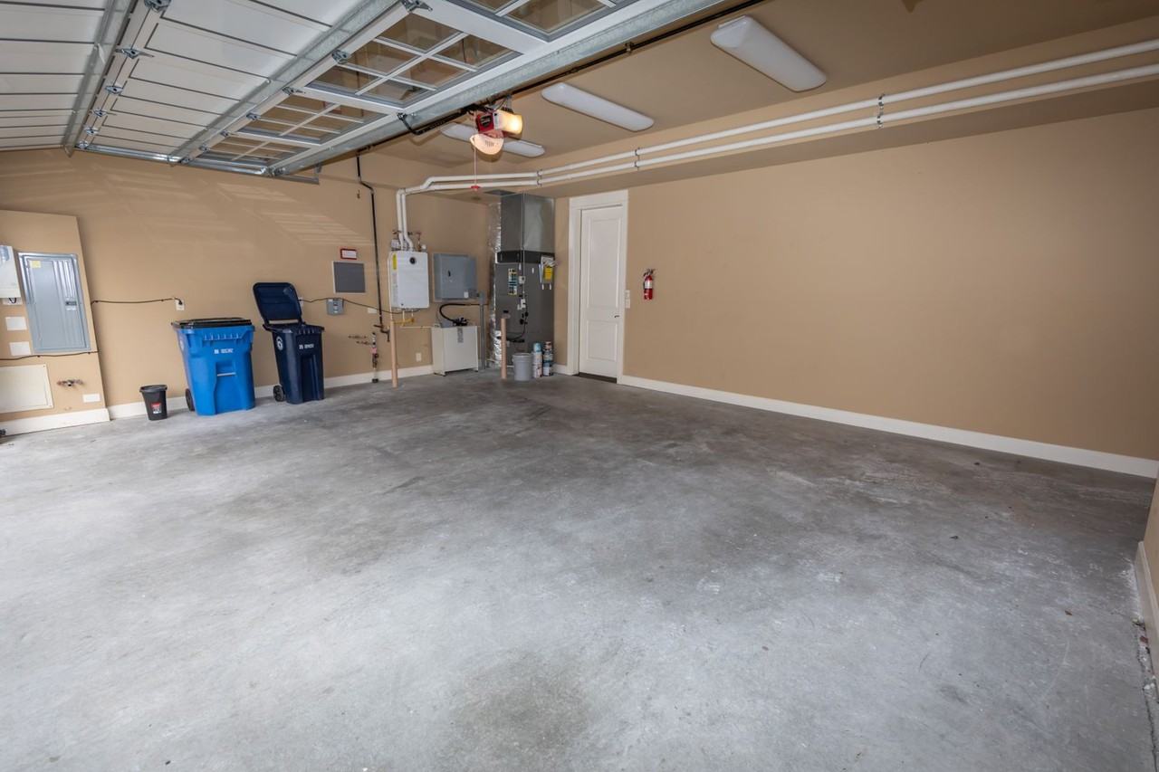 4122 Nw 77th Ave - Photo 6 of 29
