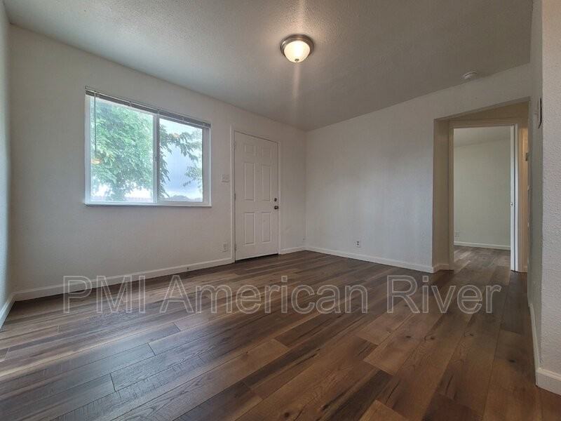 3729 Balsam St #4 - Photo 5 of 13