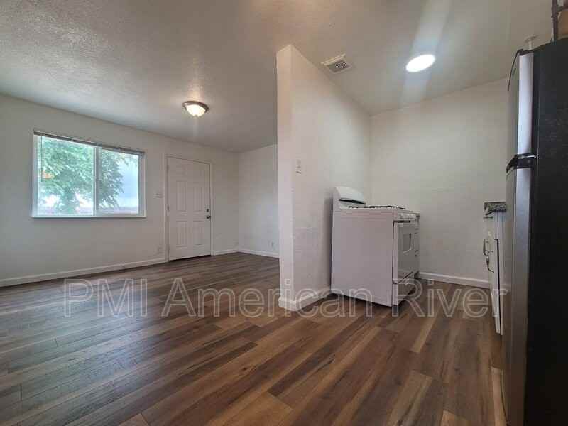 3729 Balsam St #4 - Photo 7 of 13
