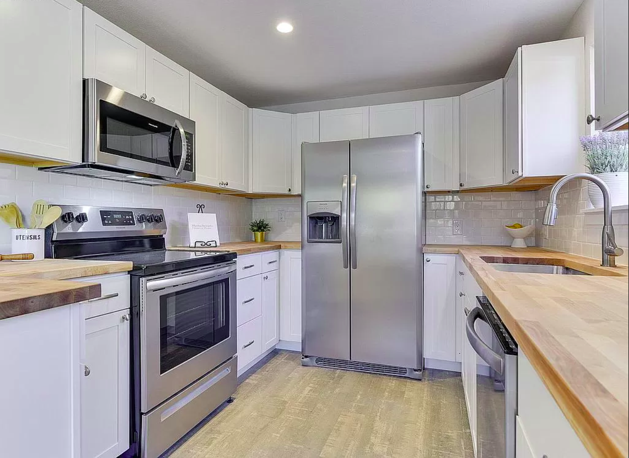 8985 Sw Center St #NA - Photo 6 of 22