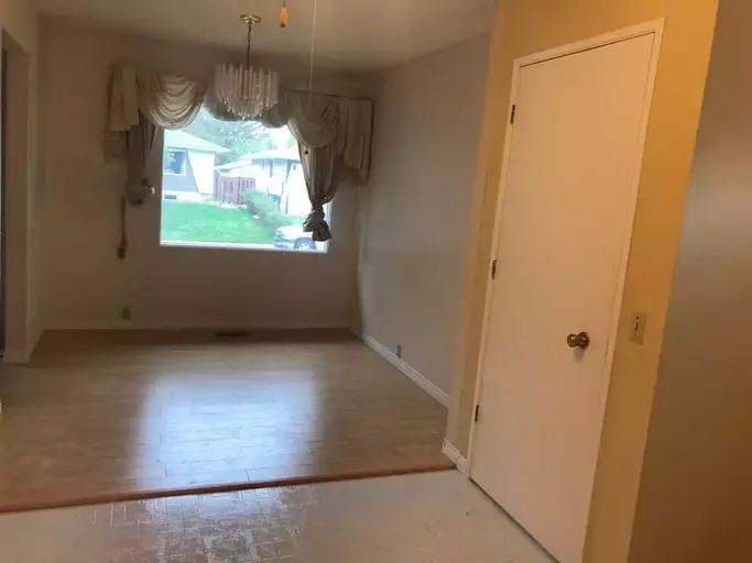 1419 42 St Ne - Photo 3 of 8