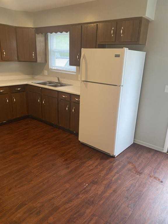 2115 Kenyon St - Photo 2 of 11