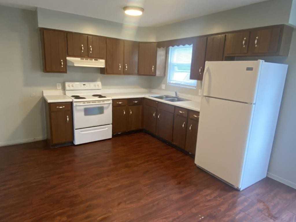 2115 Kenyon St - Photo 3 of 11