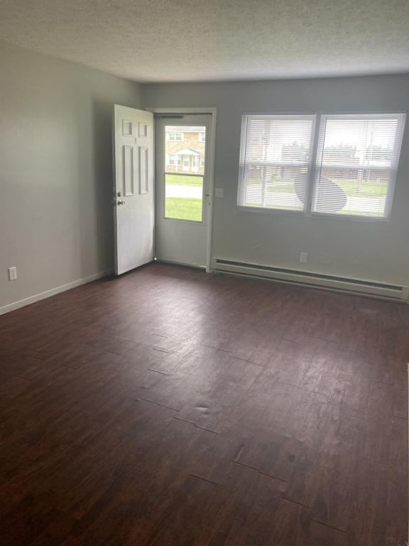 2115 Kenyon St - Photo 4 of 11