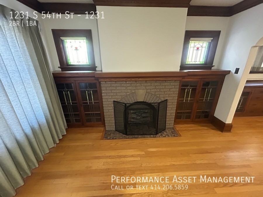 1231 S 54th St #1231 - Photo 3 of 20