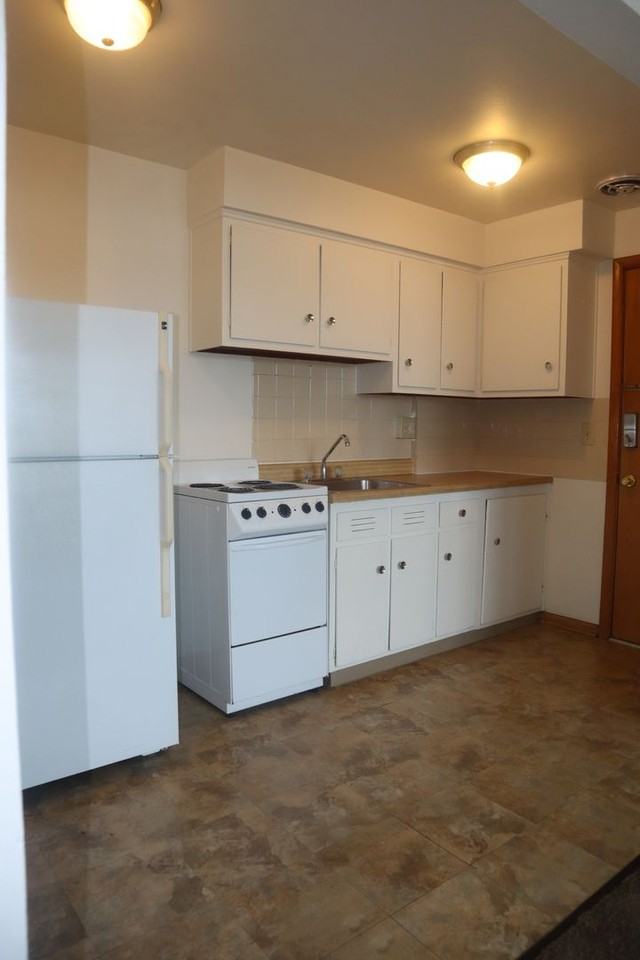 Wickliffe Manor - Photo 2 of 6