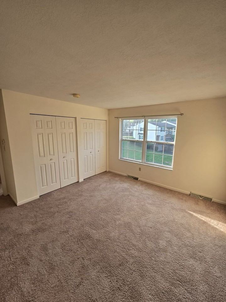 3084 Meadow Brook Ct - Photo 3 of 19
