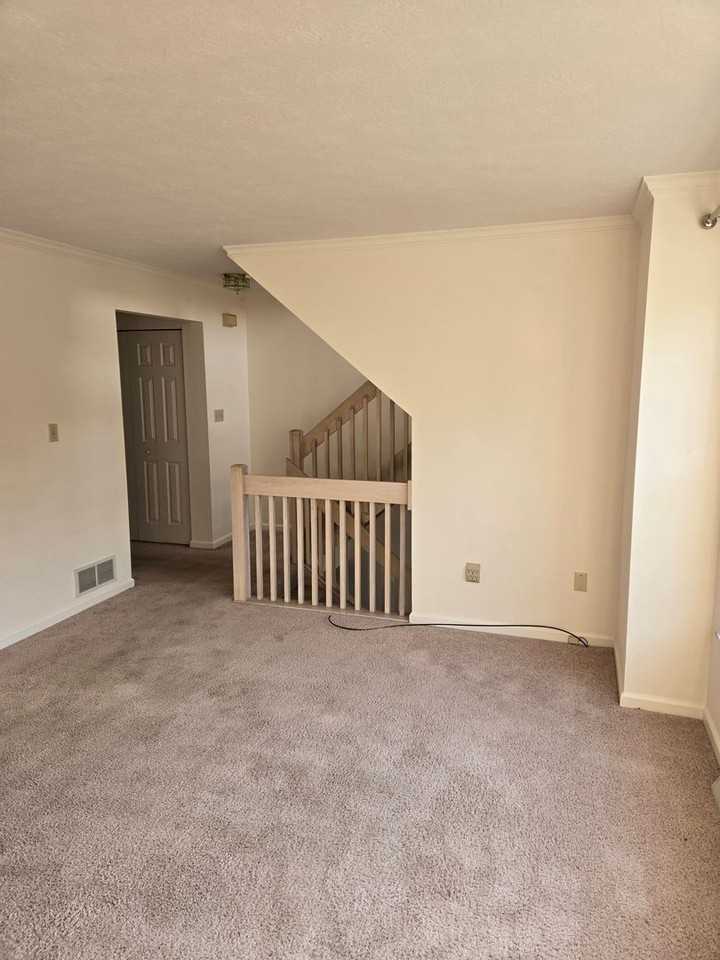 3084 Meadow Brook Ct - Photo 4 of 19
