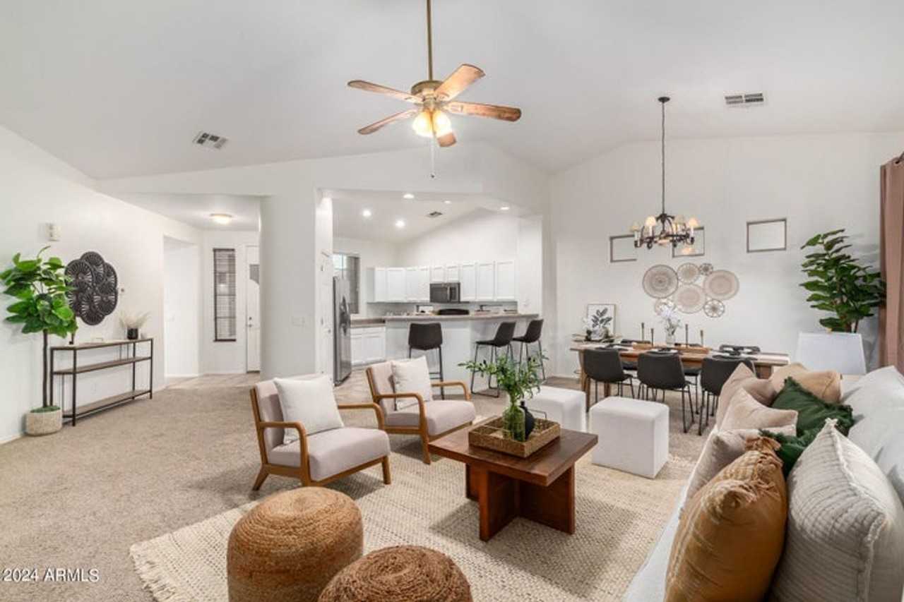 17536 W Desert View Ln - Photo 3 of 36