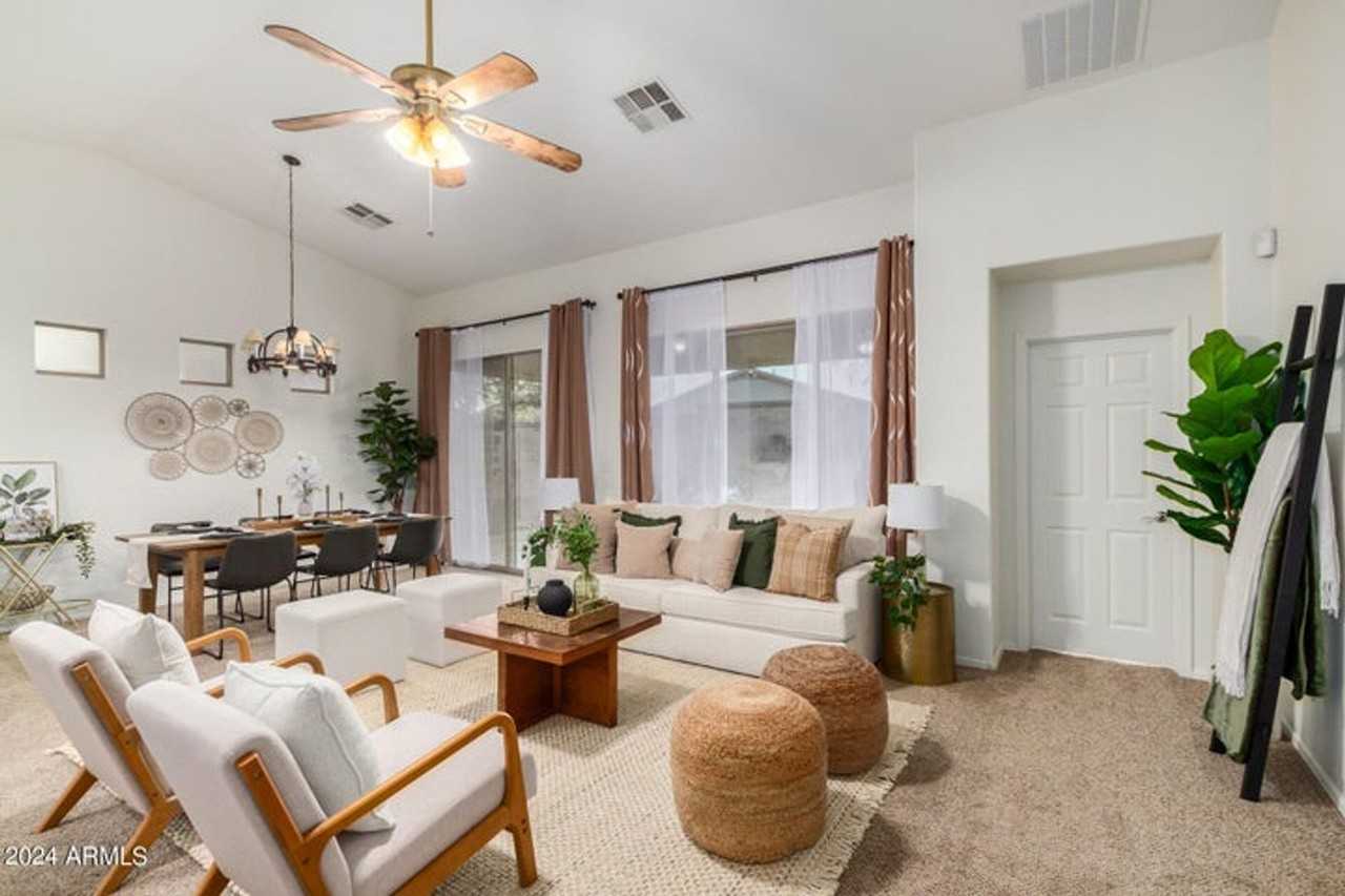 17536 W Desert View Ln - Photo 4 of 36