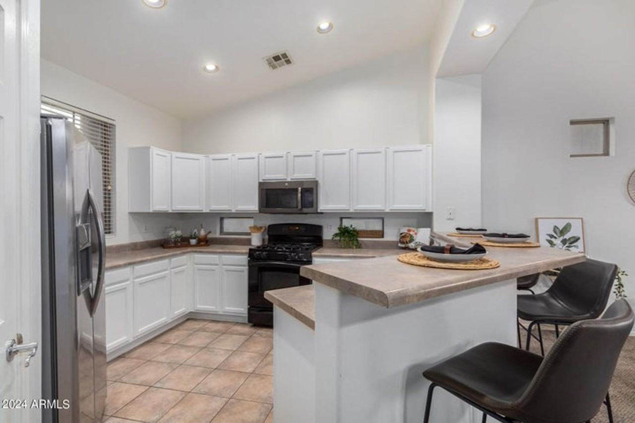 17536 W Desert View Ln - Photo 6 of 36