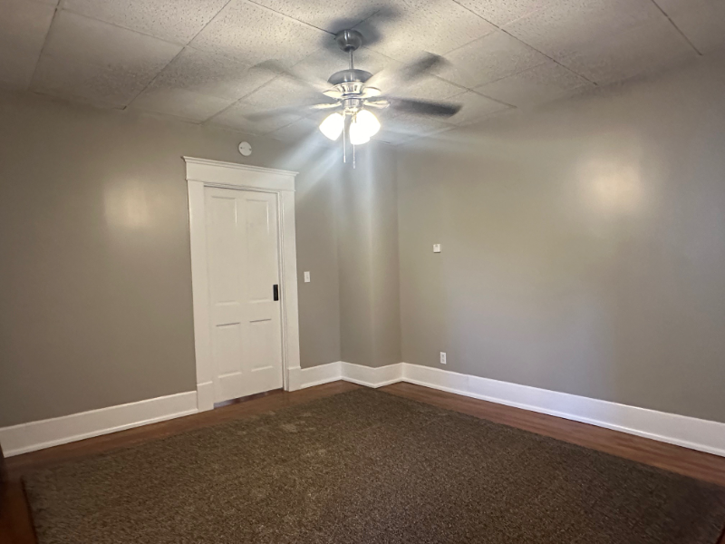 339 W North St #B - Photo 2 of 9