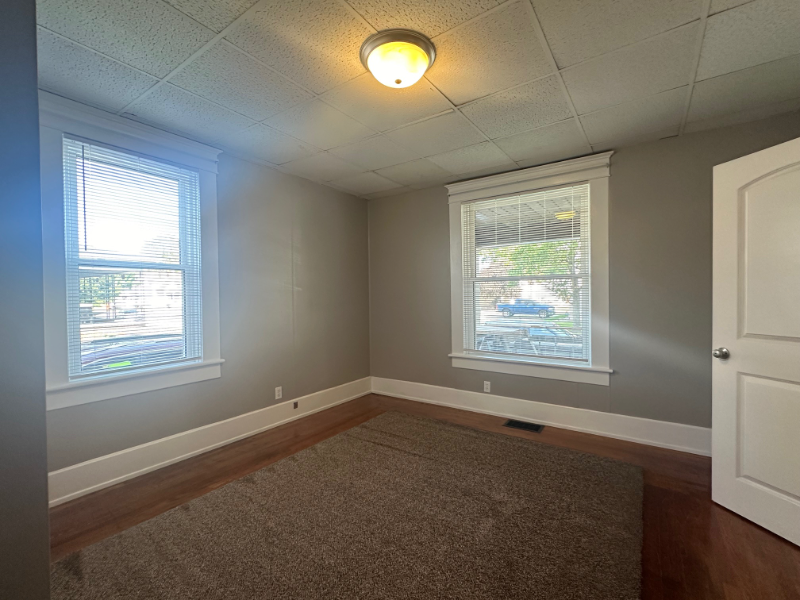 339 W North St #B - Photo 3 of 9