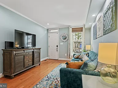 1322 Andre St - Photo 2 of 4