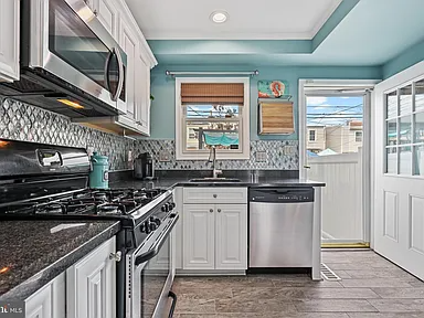 1322 Andre St - Photo 3 of 4