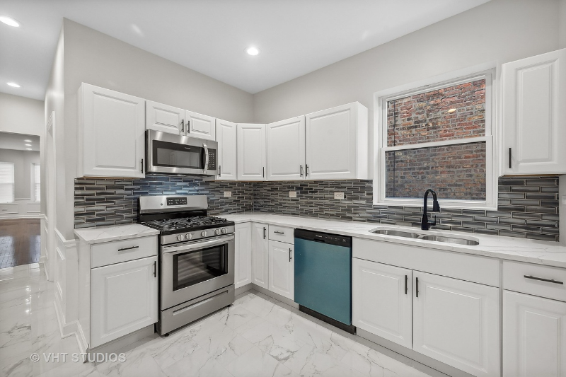 6607 S Sangamon St #2 - Photo 3 of 11