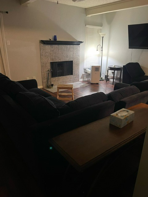 2611 Encina - Photo 3 of 4