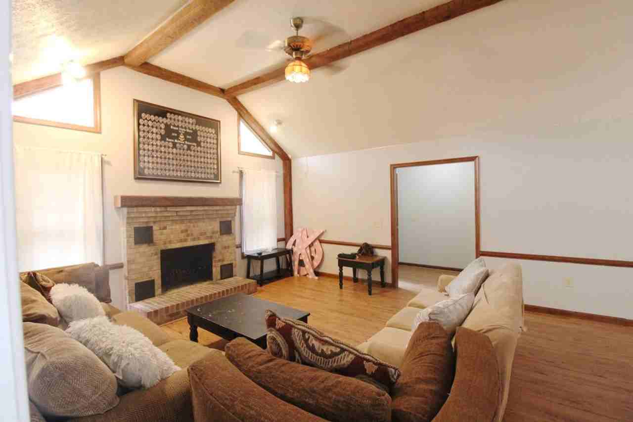 706 Greenbriar Dr - Photo 5 of 34