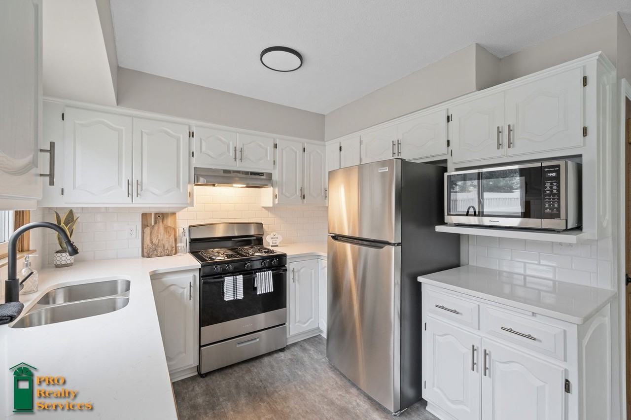 2725 107th Ave Nw - Photo 3 of 38