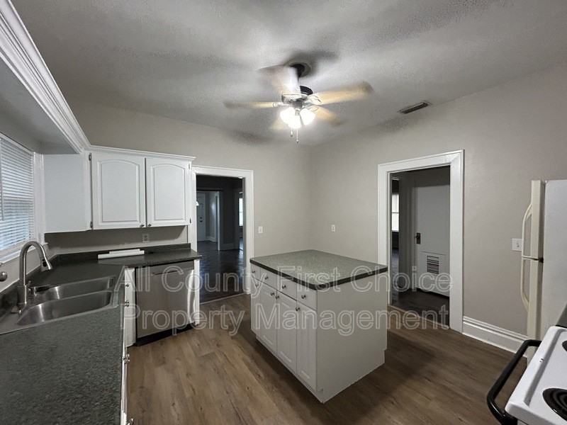 307 2nd Ave Sw - Photo 3 of 21
