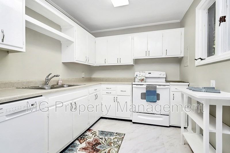 5022 Furman Pl - Photo 5 of 29