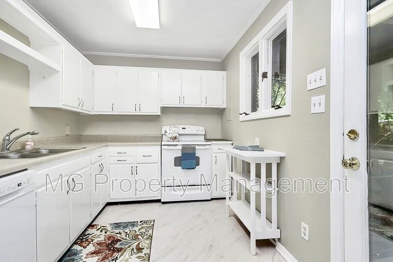 5022 Furman Pl - Photo 6 of 29