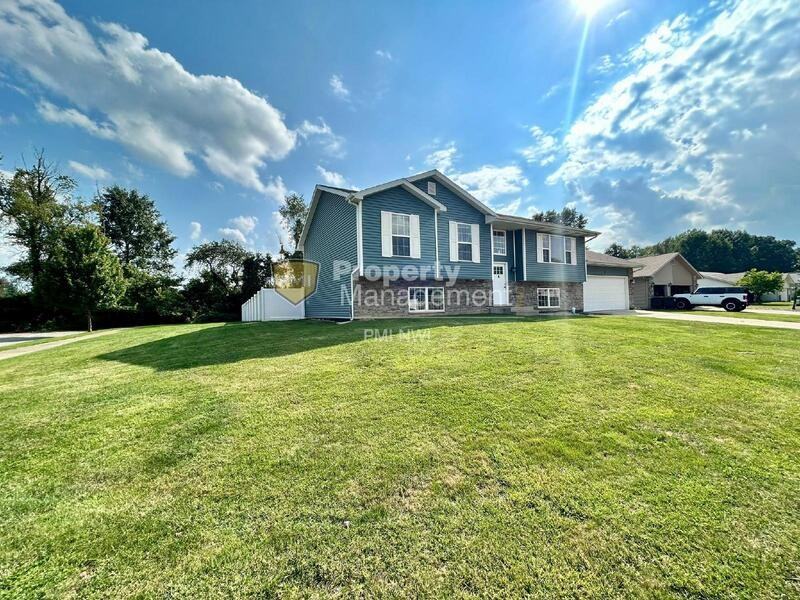 7431 Belplane Ct - Photo 3 of 43