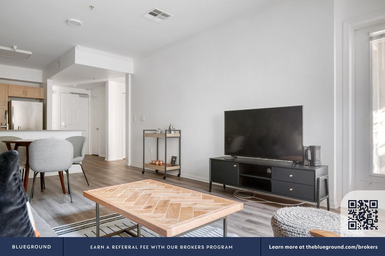 1724 North Highland Avenue - Photo 5 of 35