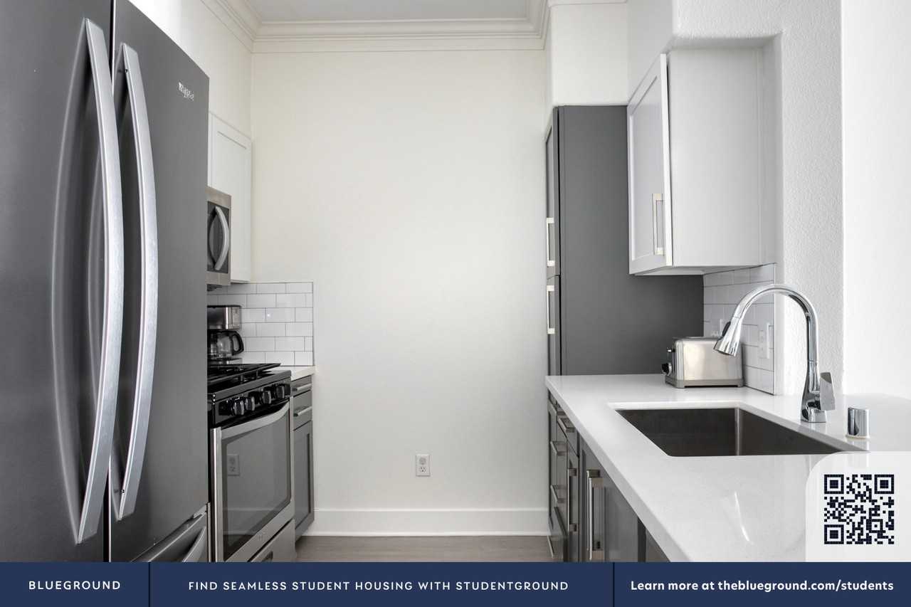 7225 Crescent Park West - Photo 6 of 39