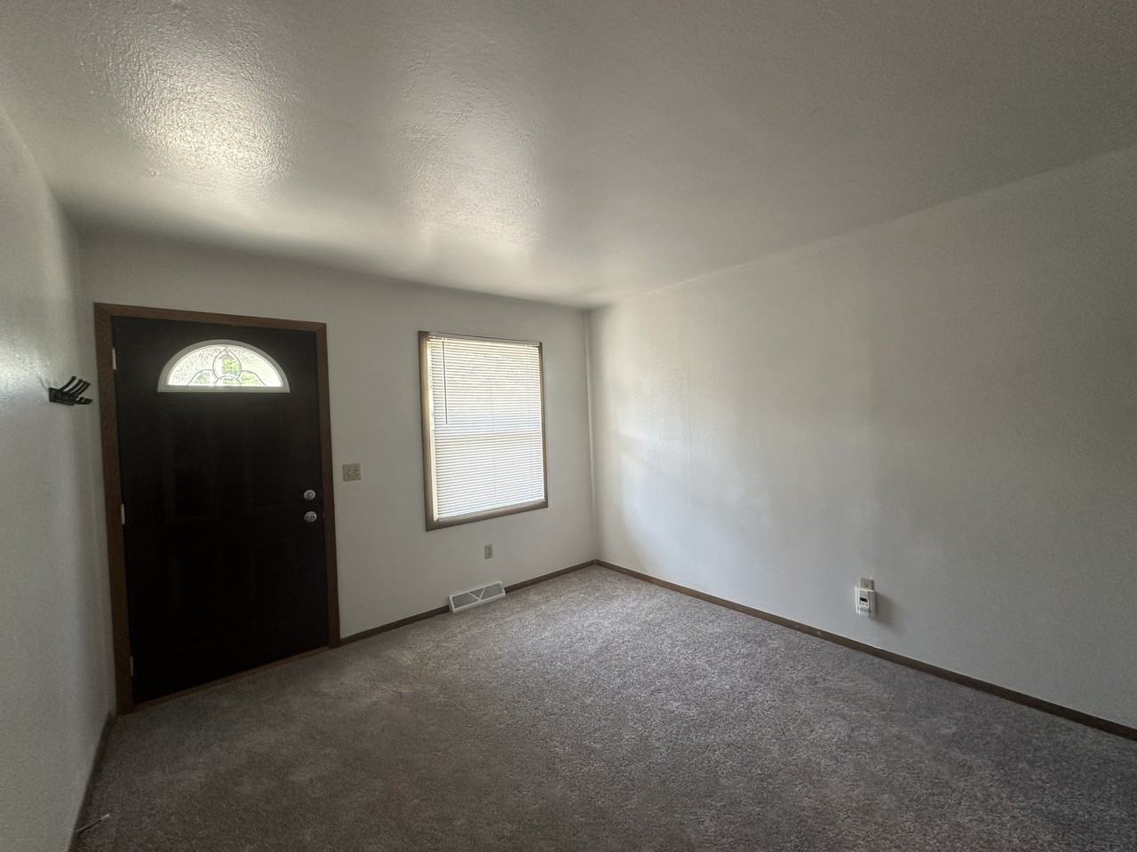 832 Parkview Dr #832 - Photo 4 of 16