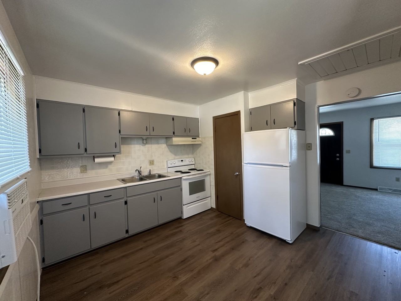 832 Parkview Dr #832 - Photo 6 of 16