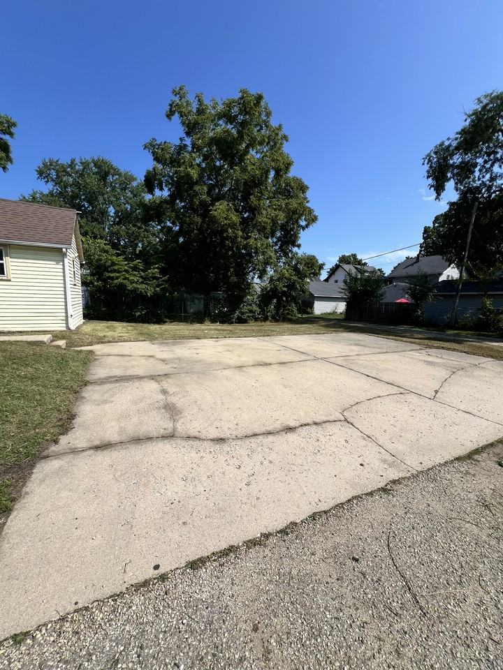 Lincoln Ave #717 - Photo 4 of 4