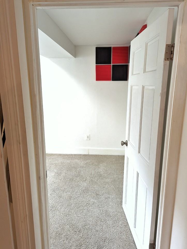 1914 N Chestnut St #NA - Photo 2 of 8