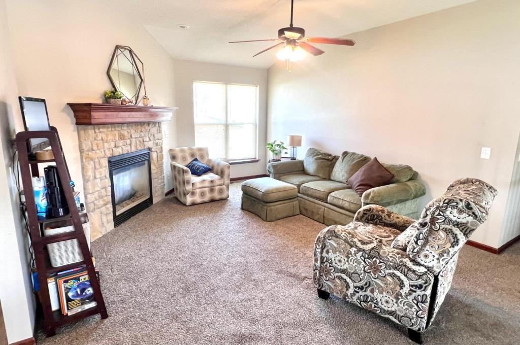 2212 Corbin Ct - Photo 3 of 12