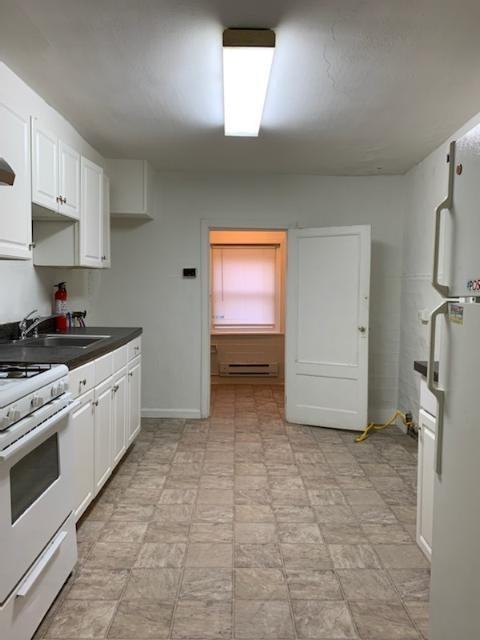 1005 Beech St - Photo 3 of 10