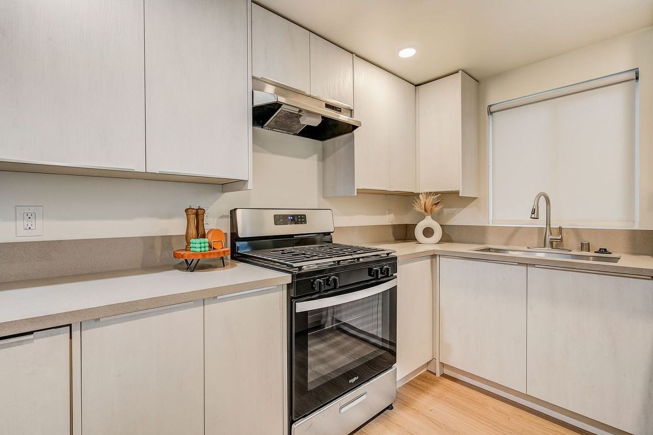 Make North Kingsley Apartments your NEW HOME. - Photo 7 of 14