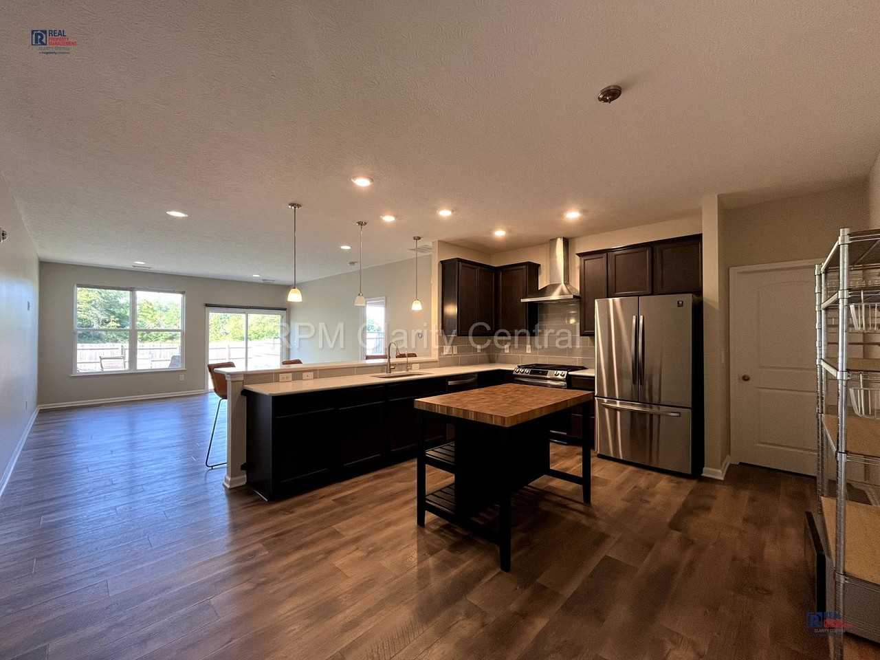 5360 Branchville Dr - Photo 2 of 10