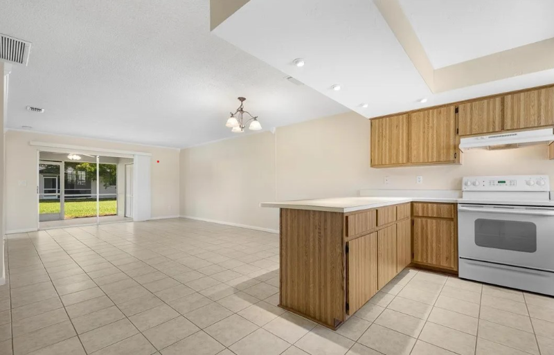 628 Se 13th St #A - Photo 3 of 20